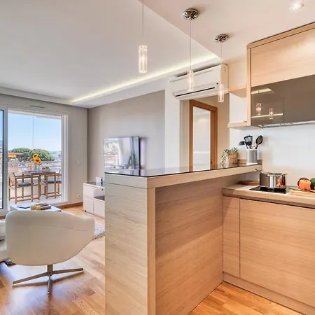 Apartment Port Azur Sea View - Happy *